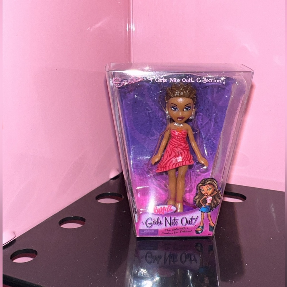SASHA - GIRLS NITE OUT! Mini Verse Mini Bratz Series 2